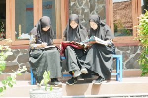 Belajar di Luar Kelas: Manfaat Kegiatan Field Trip untuk Siswa SMA