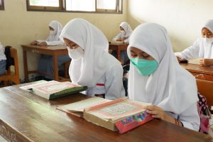 Read more about the article Pentingnya Pendidikan Moral dan Etika di Kalangan Siswa SMA