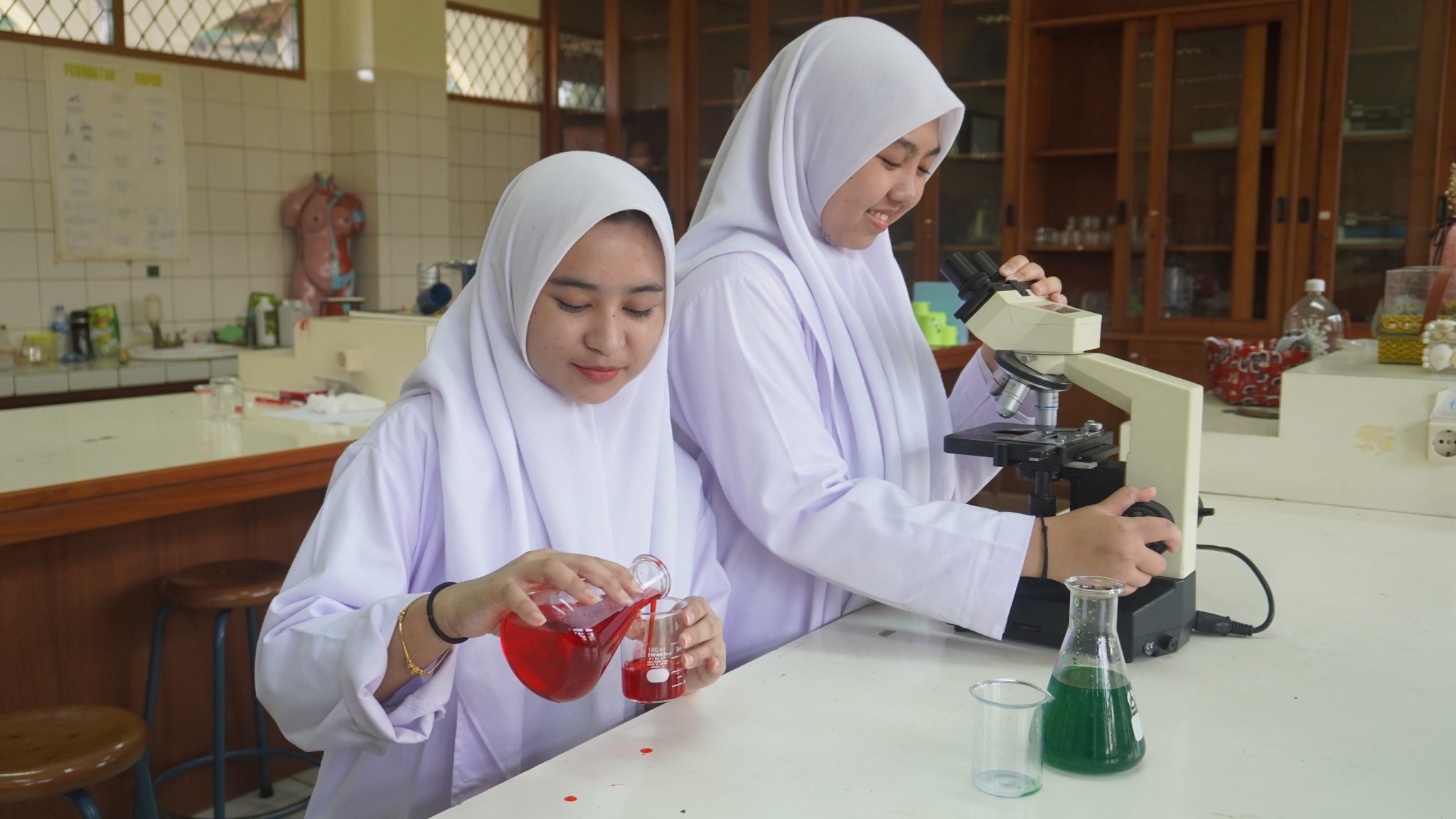 Read more about the article Membangun Jiwa Kewirausahaan Bagi Siswa SMA di Jurusan IPA