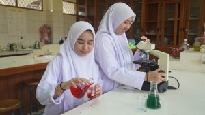 Read more about the article Mengenal Lebih Dekat Biologi, Kimia, dan Fisika di Jurusan IPA